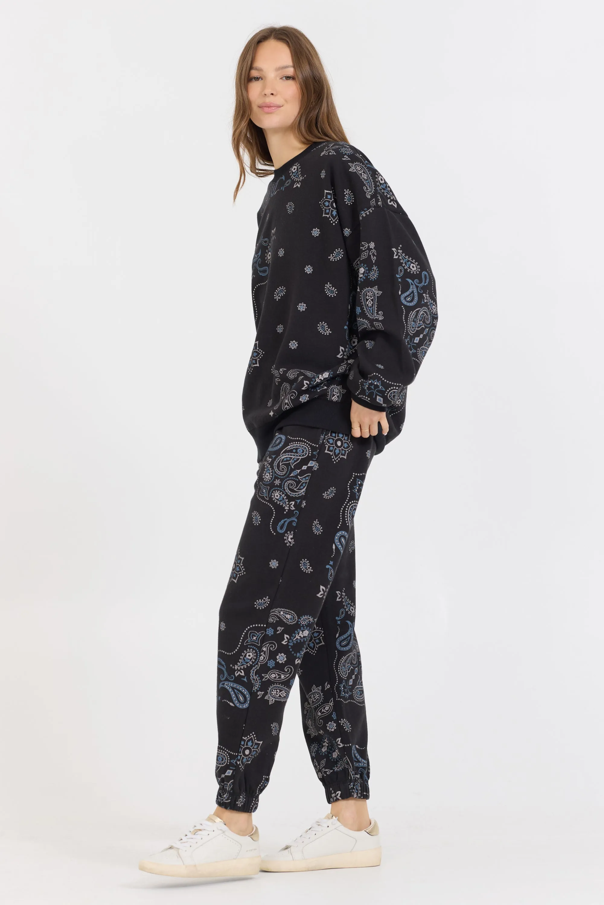 Schwarzes Bandana-Print Fleece Pullover
