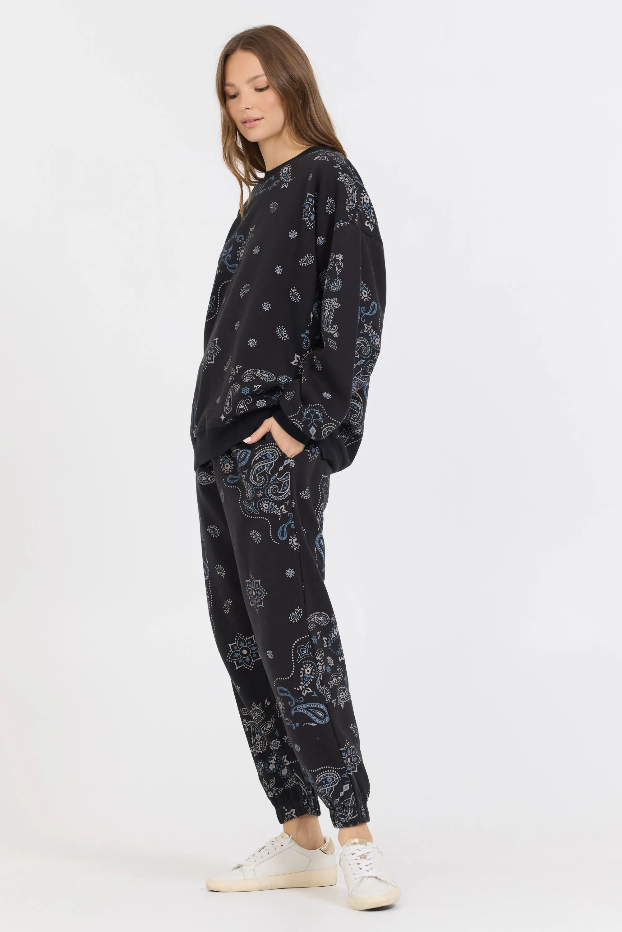 Schwarzes Bandana-Print Fleece Pullover
