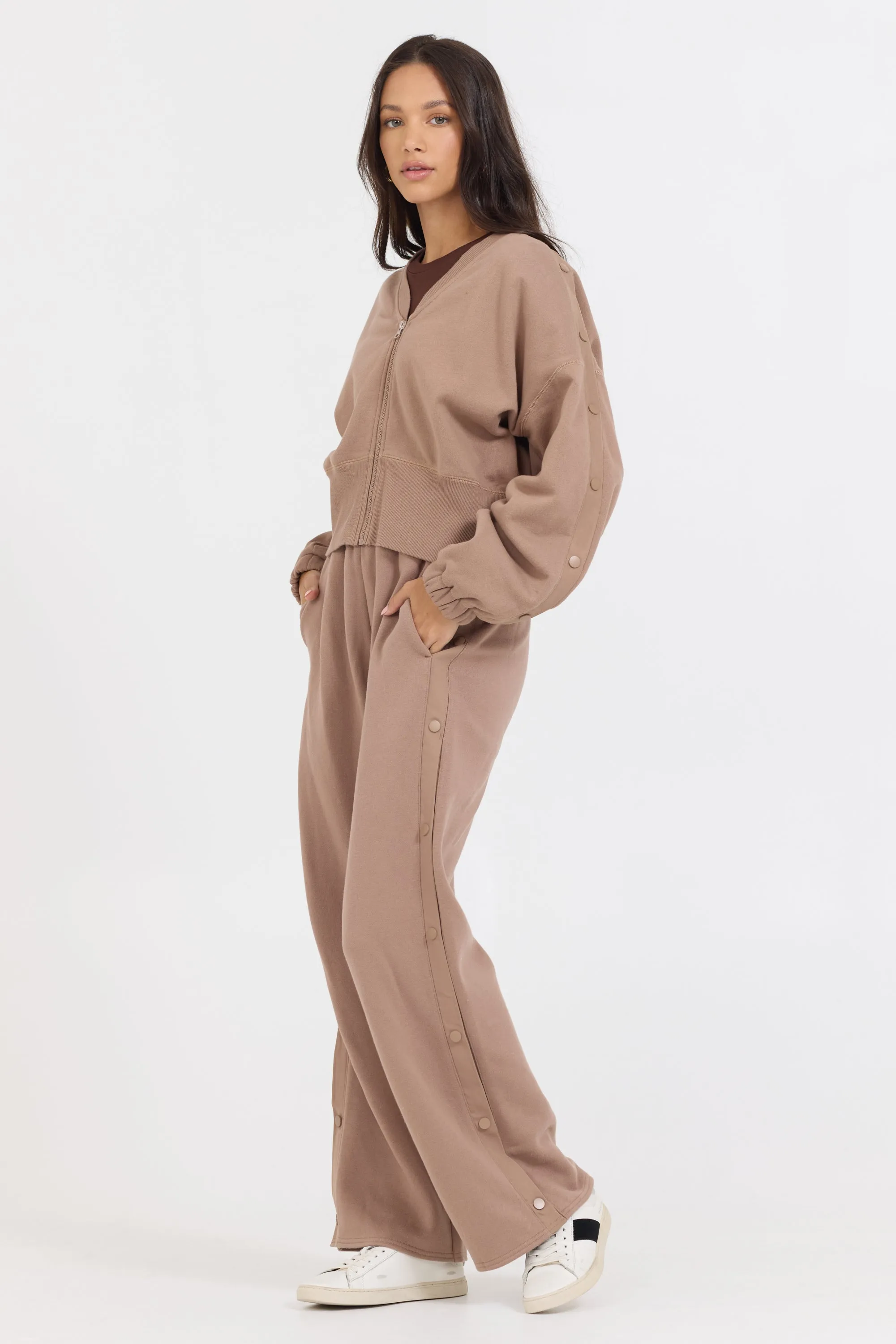 Karamell-Latte-Brush-Fleece-Reißverschlussjacke mit Knöpfen an den Ärmeln