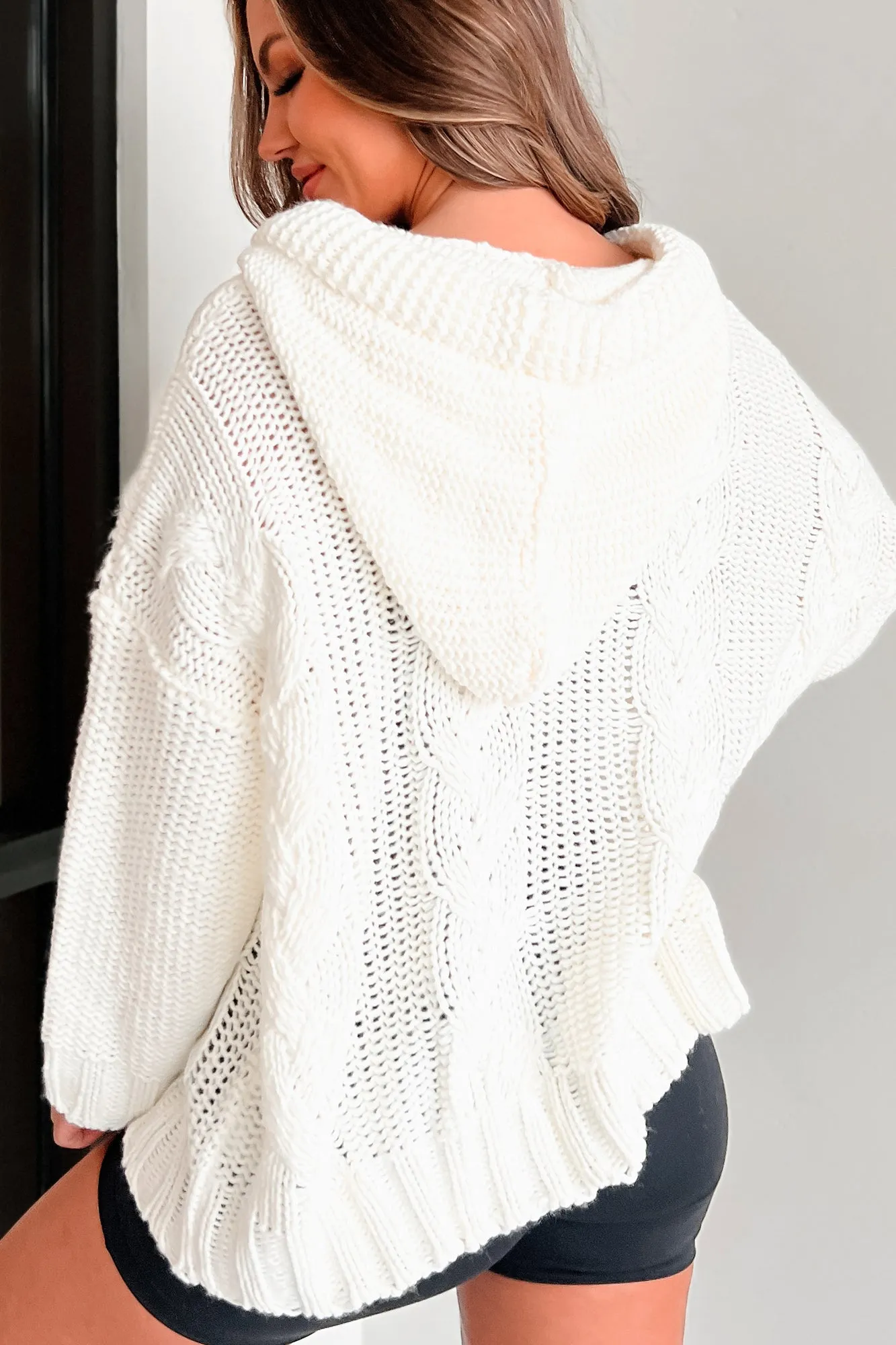 Etwas Neues erschaffen: Rippenstrickpullover mit Kapuze (Elfenbein)