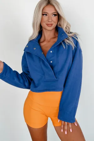 Durchsetzungsfähige Attitüde Crop-Pullover mit Druckknöpfen (Blau)