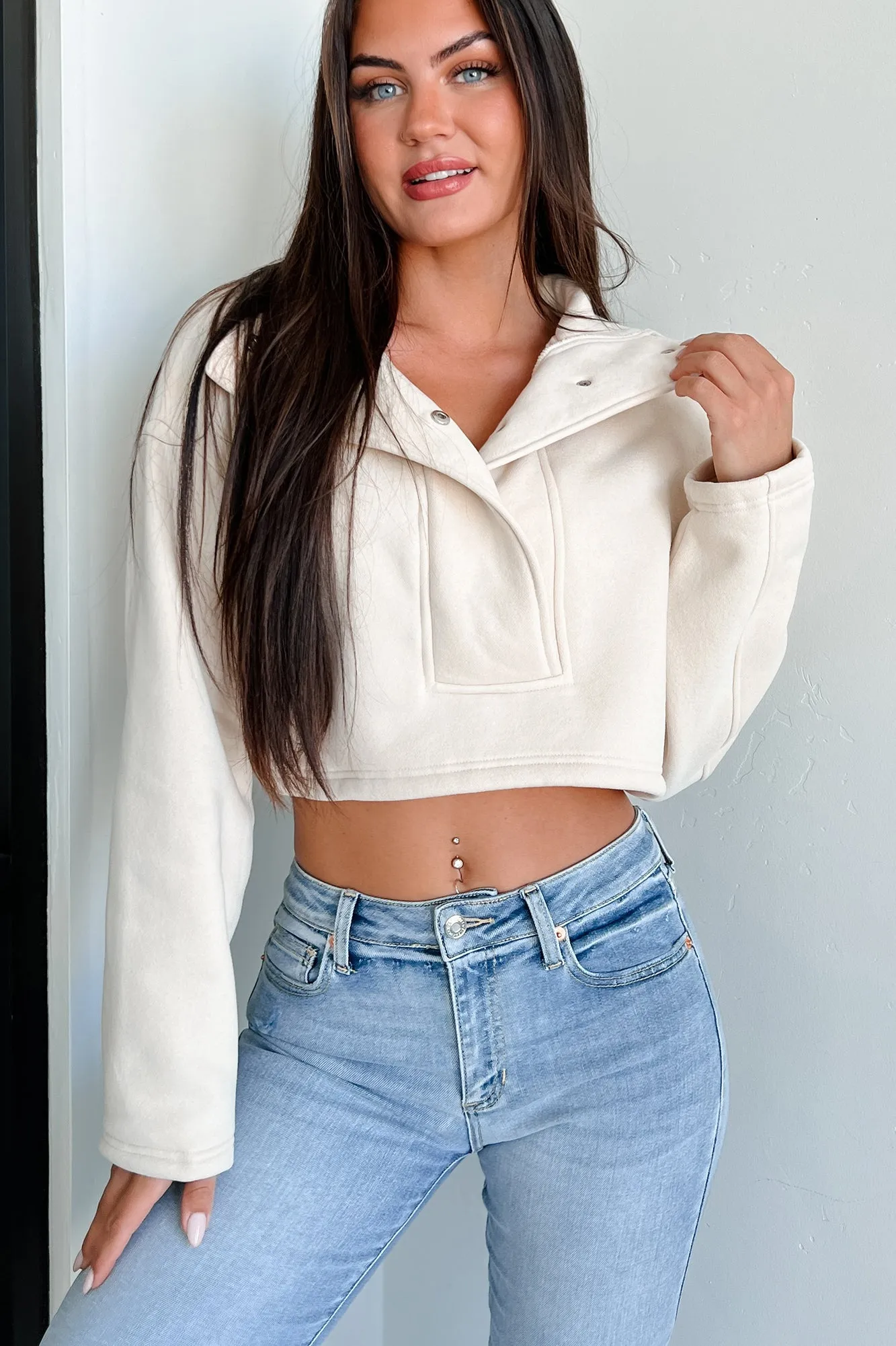 Durchsetzungsfähige Attitüde Crop-Knopfpullover (Creme)