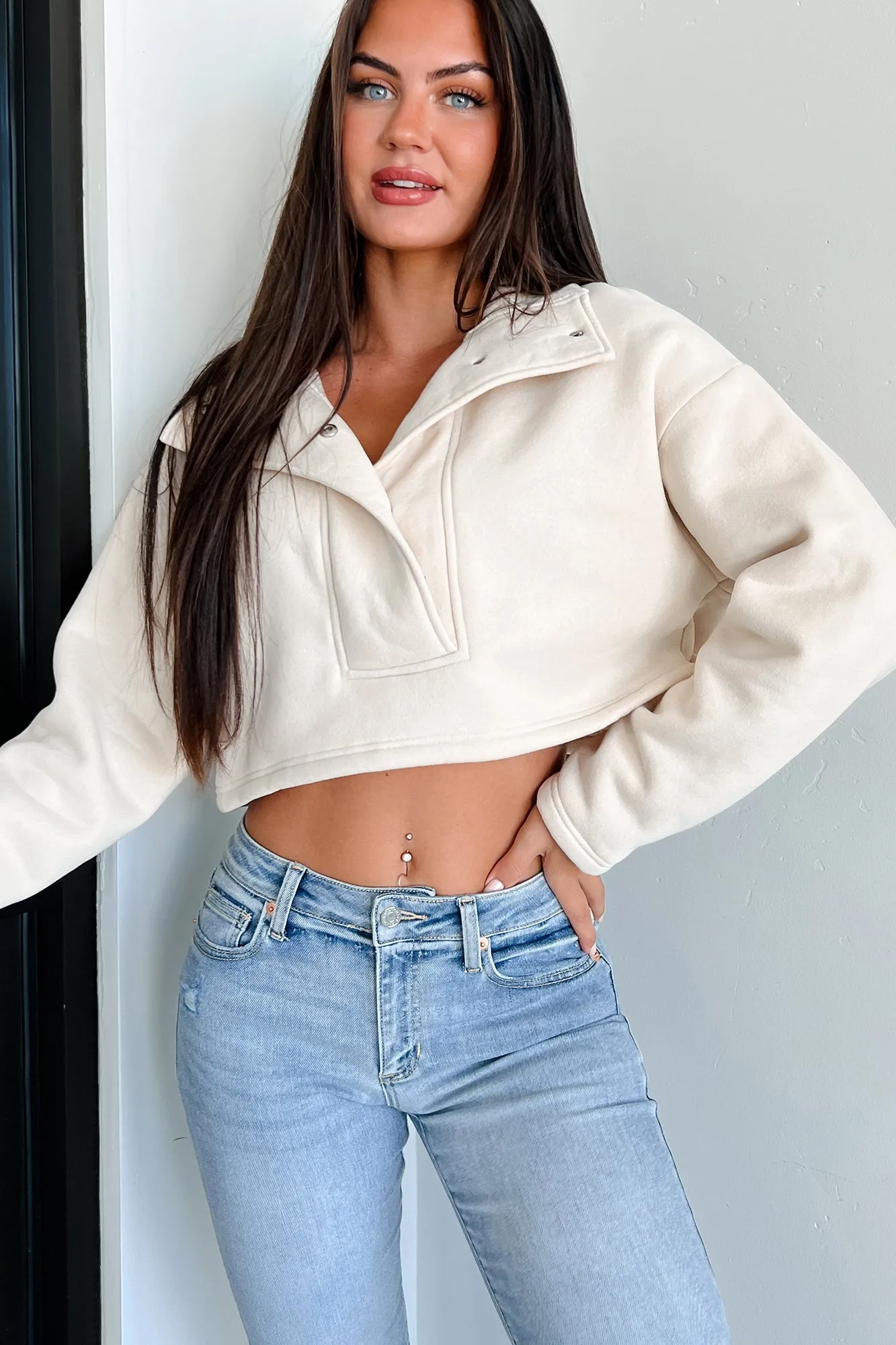 Durchsetzungsfähige Attitüde Crop-Knopfpullover (Creme)