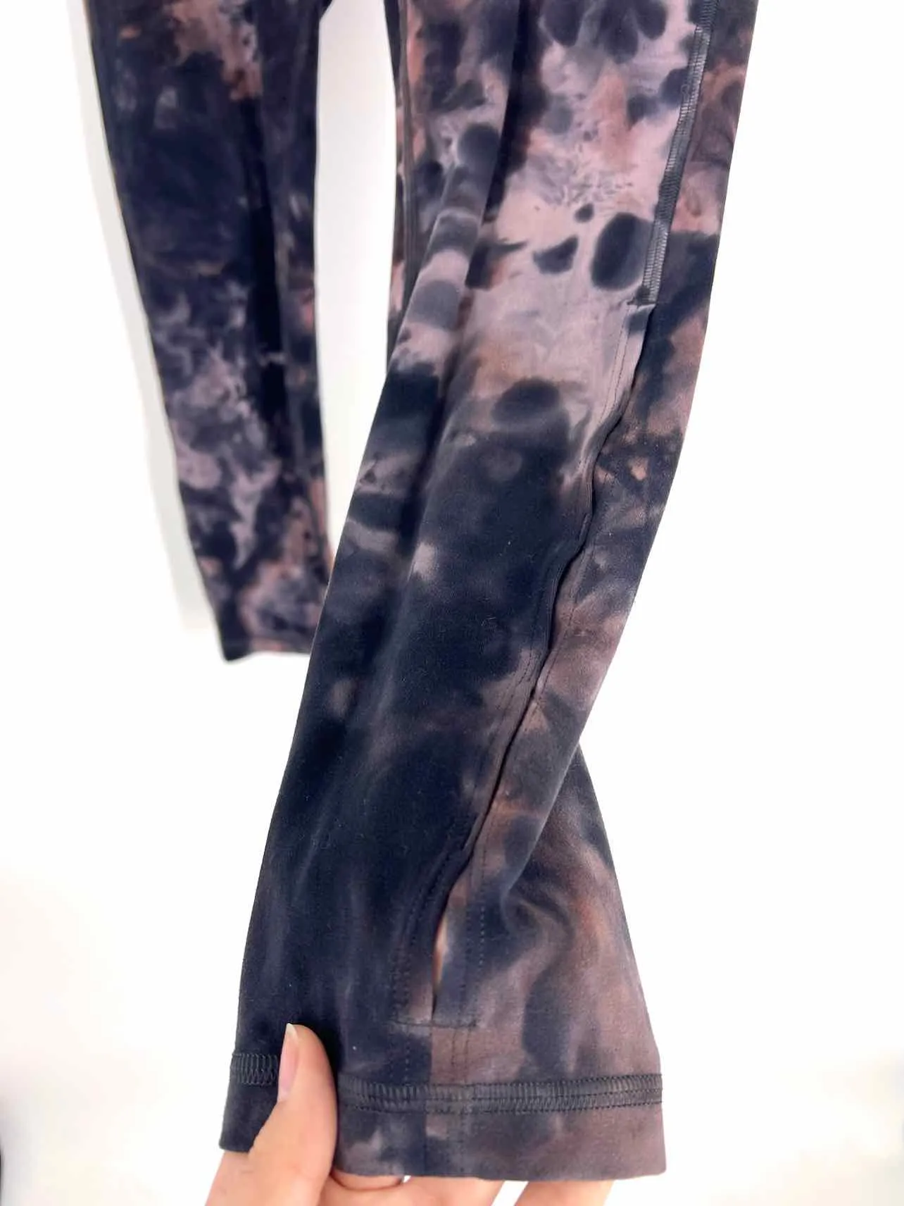 Lululemon Athletica Größe 6 Schwarz/Staubiges Rosa Tie-Dye Leggings - Sportbekleidung