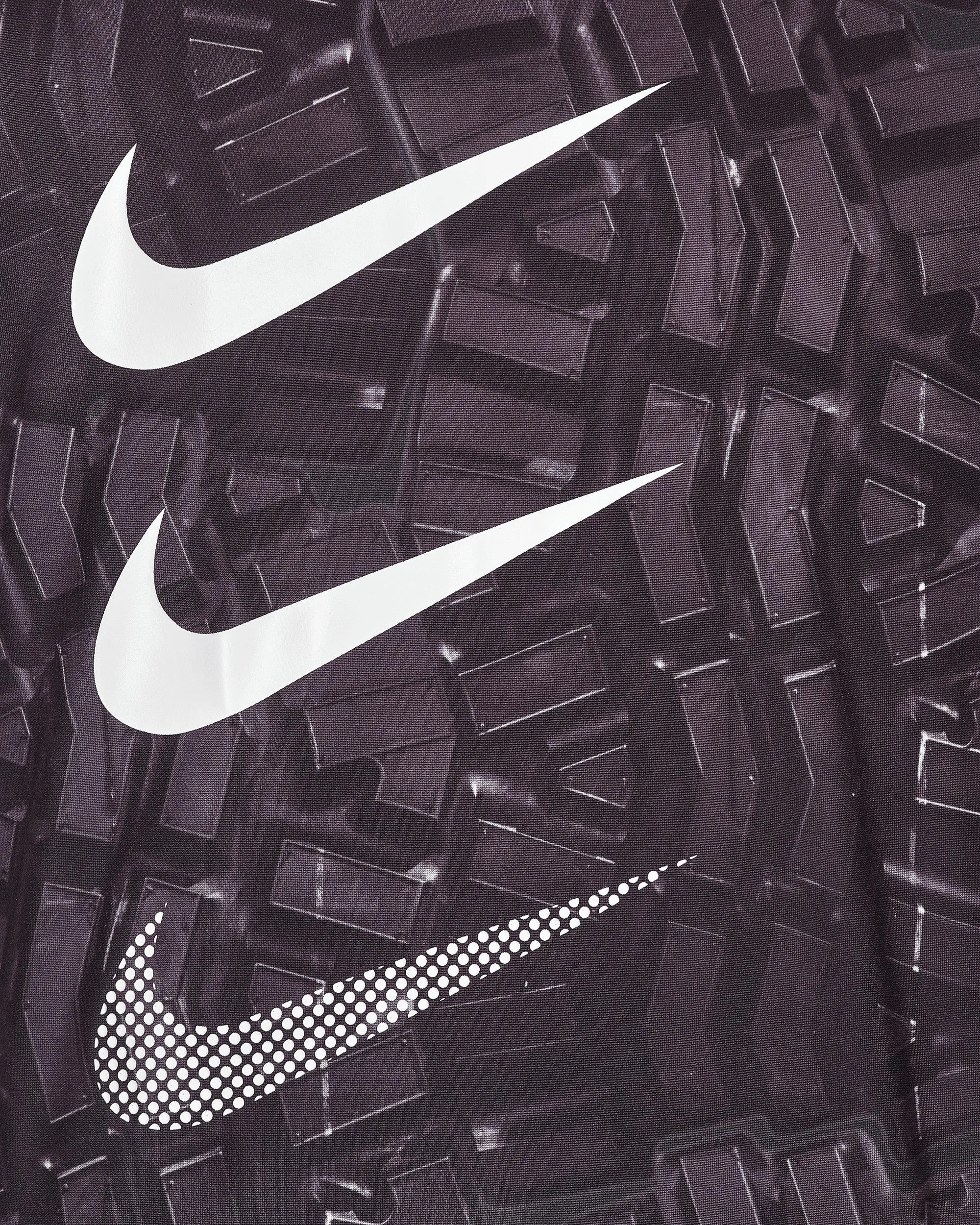 Nike Vertikales Dreifach-Häkchen T-Shirt Schwarz