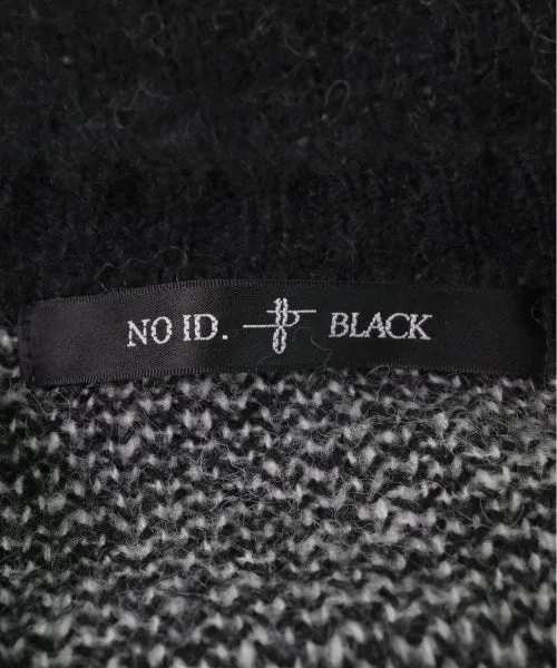 NO ID SCHWARZE Pullover