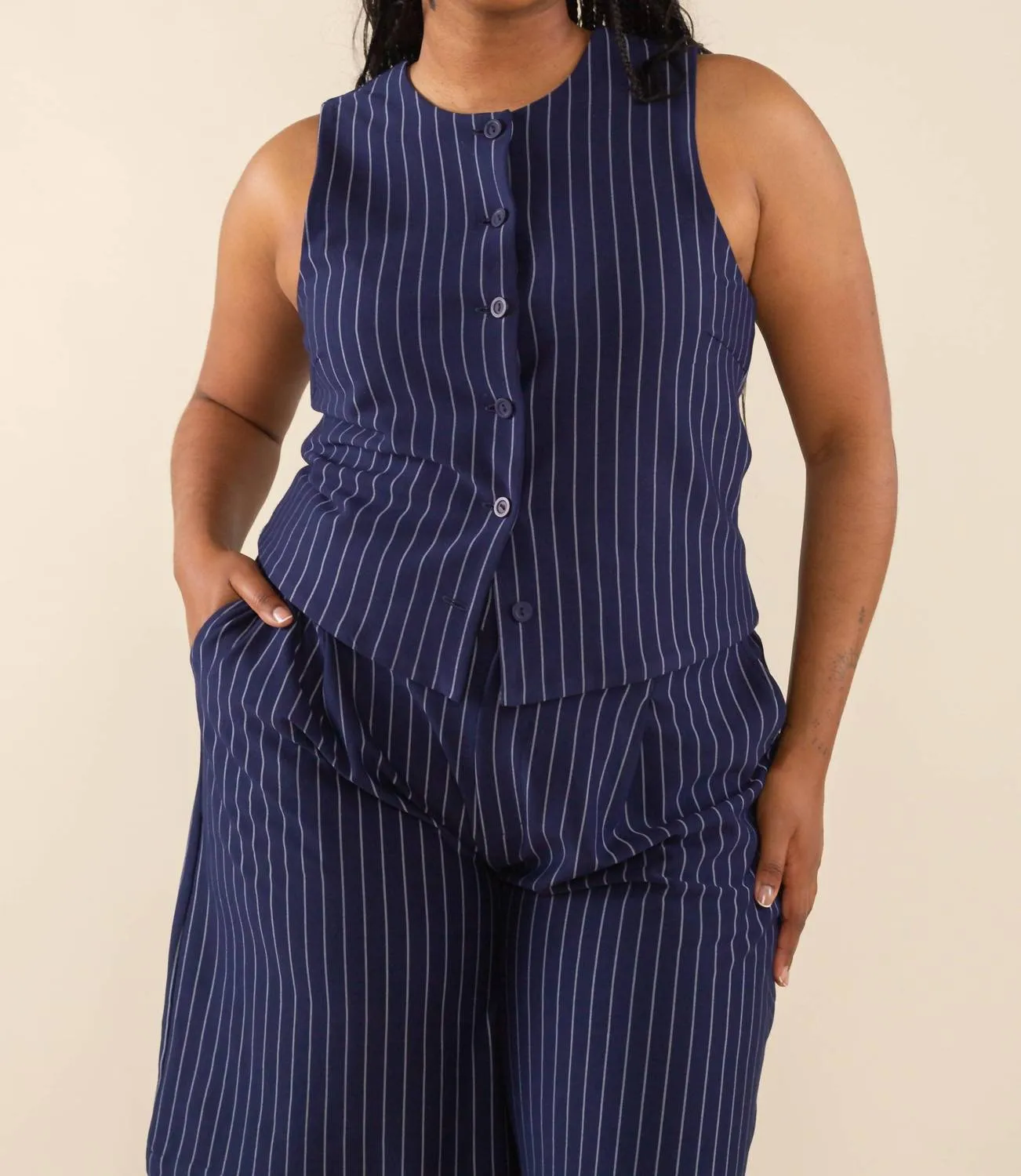 Noah High Neck Pinstripe Weste -Plus In Marineblau/Elfenbein