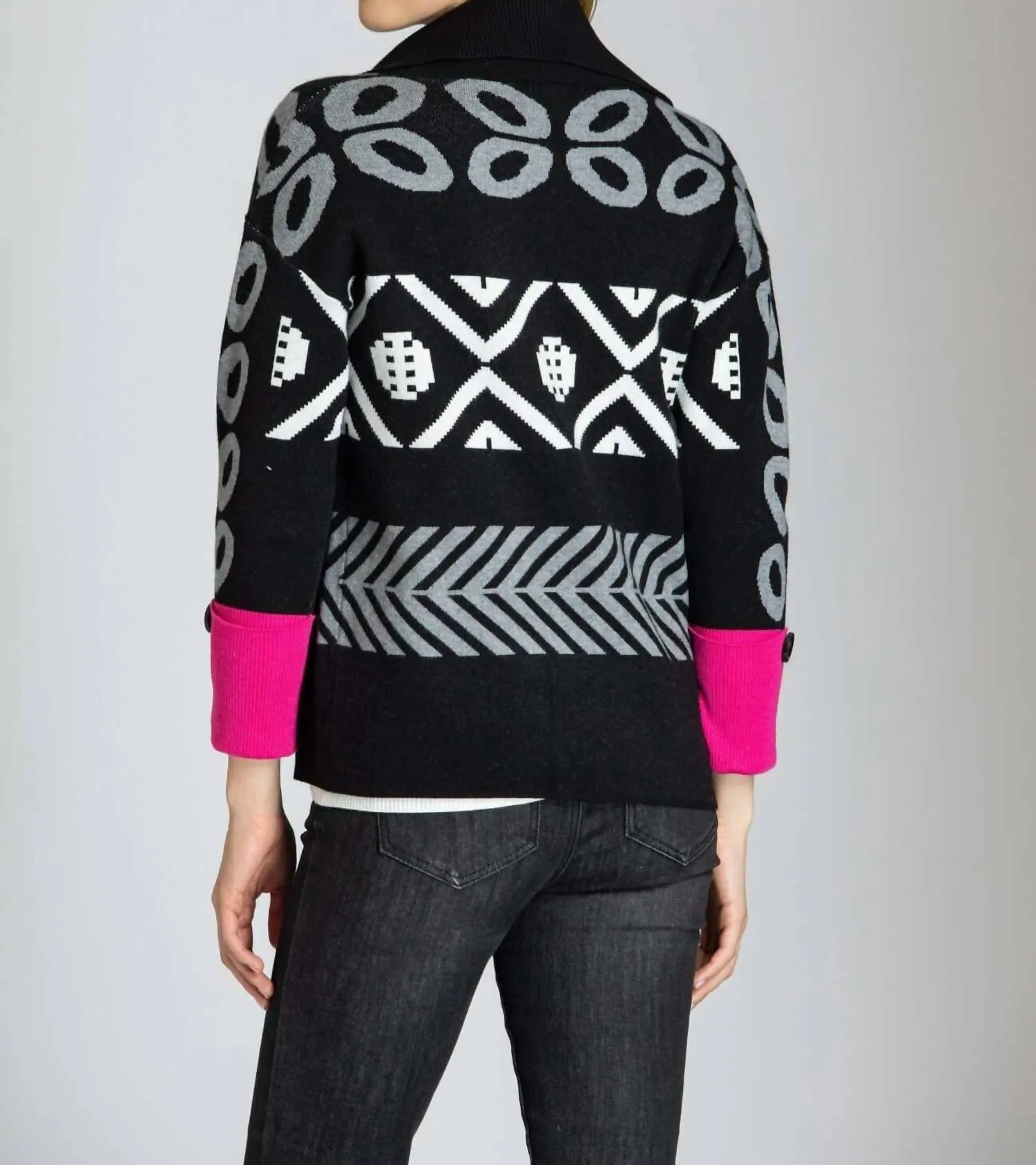 Nordischer Cardigan in Schwarz und Rosa