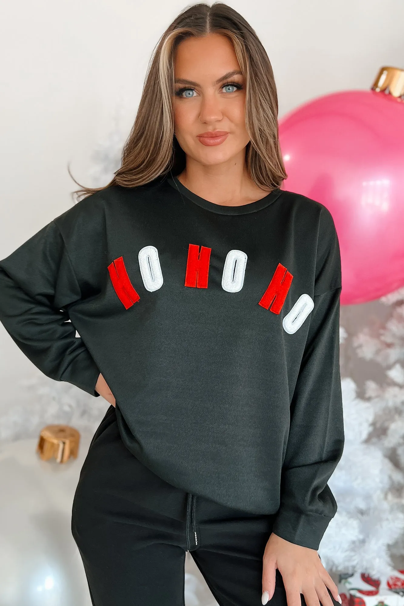Santas Says Letter Patch Holiday Top (Schwarz)