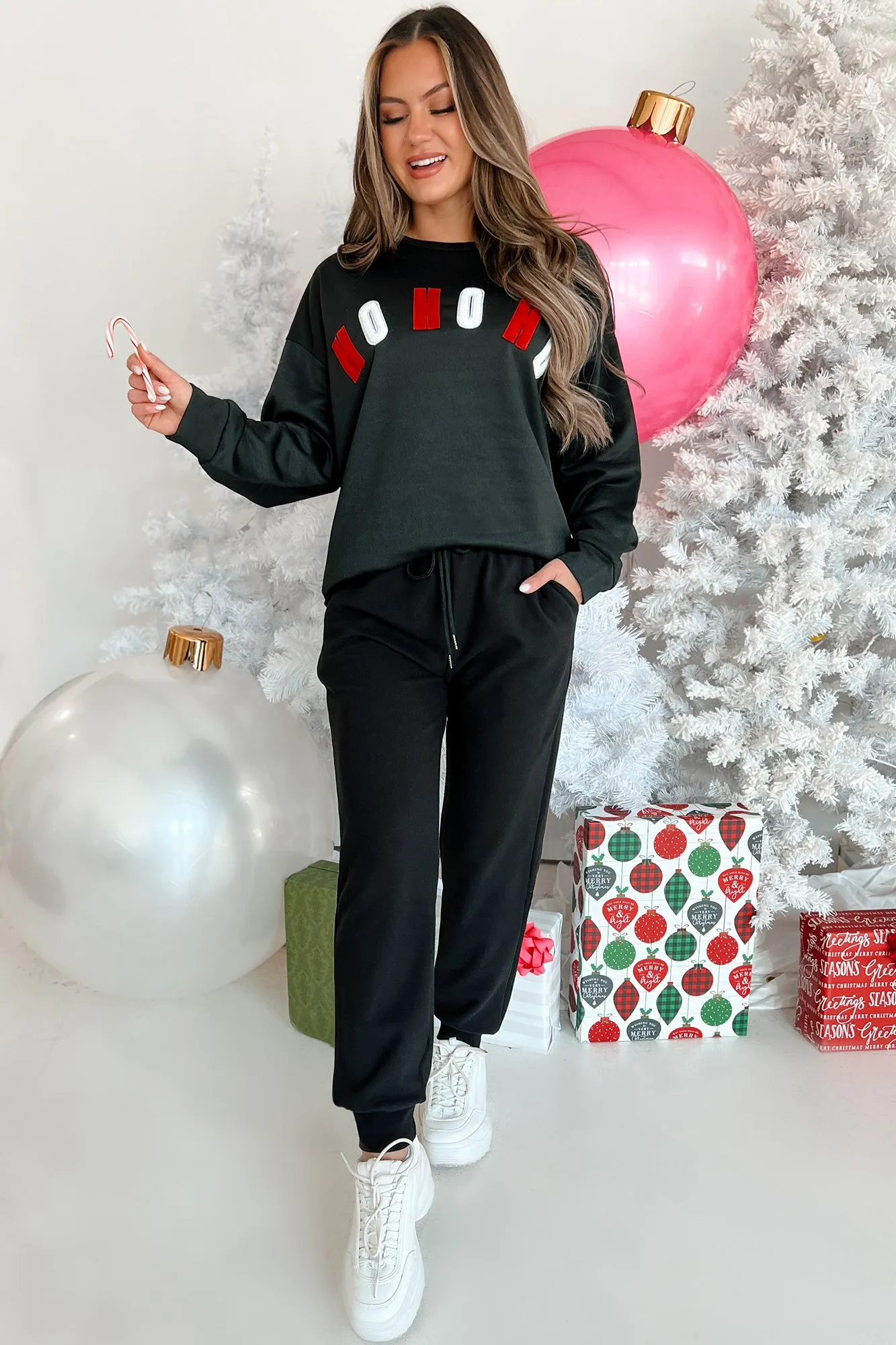 Santas Says Letter Patch Holiday Top (Schwarz)