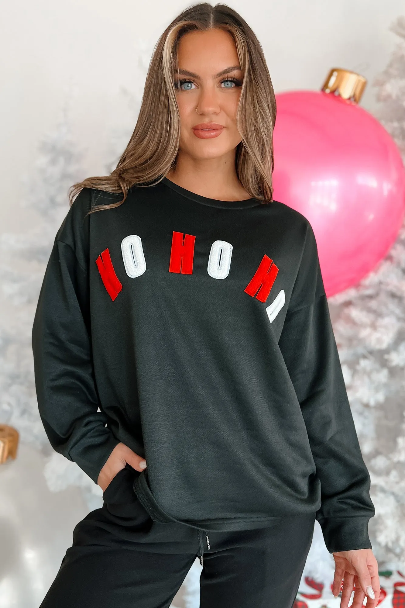 Santas Says Letter Patch Holiday Top (Schwarz)