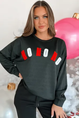 Santas Says Letter Patch Holiday Top (Schwarz)