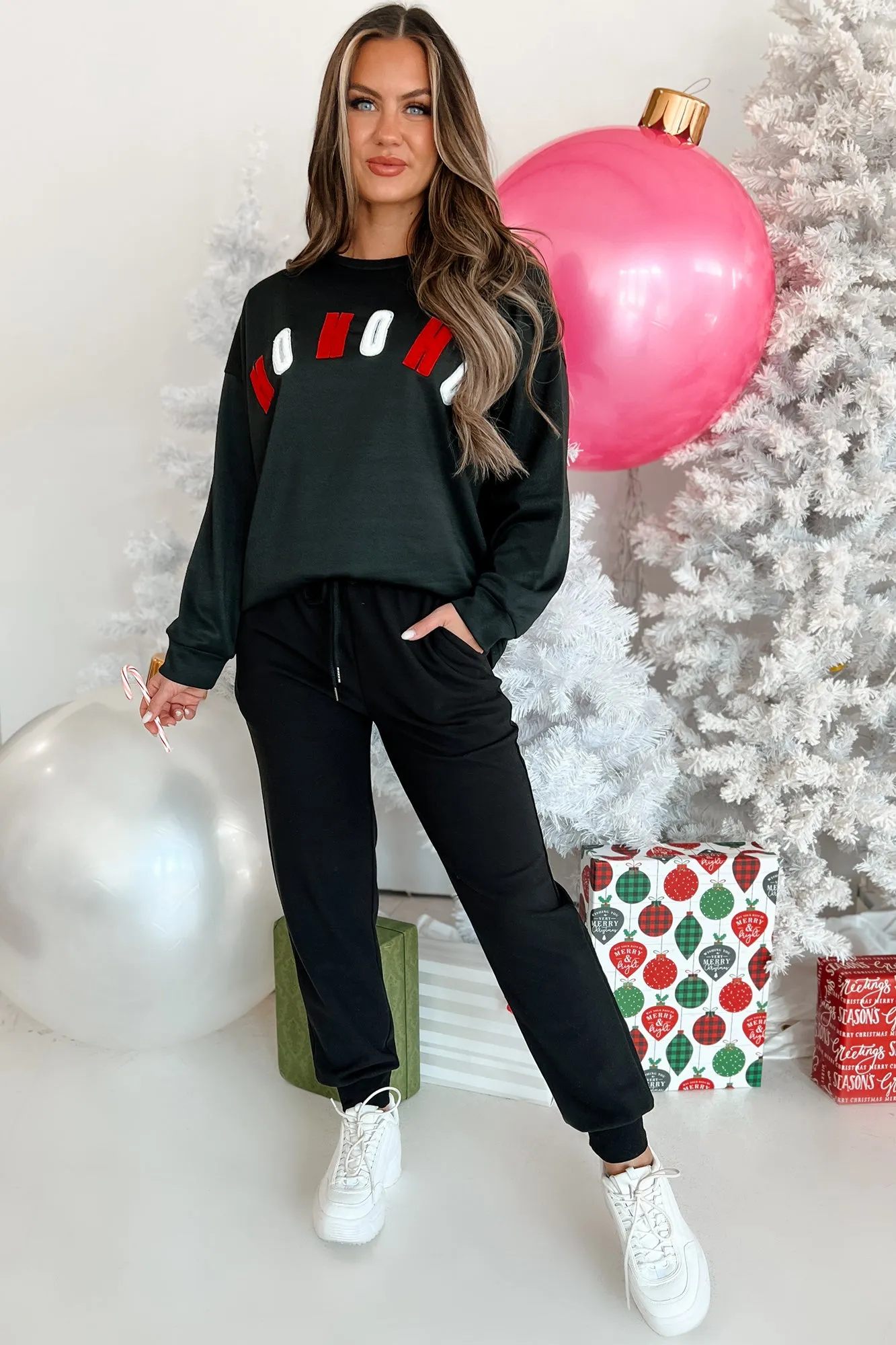 Santas Says Letter Patch Holiday Top (Schwarz)