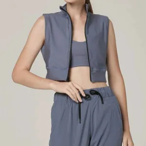 Kurzärmelige Crop-Weste mit Reißverschluss in Blu-S Stahlblau