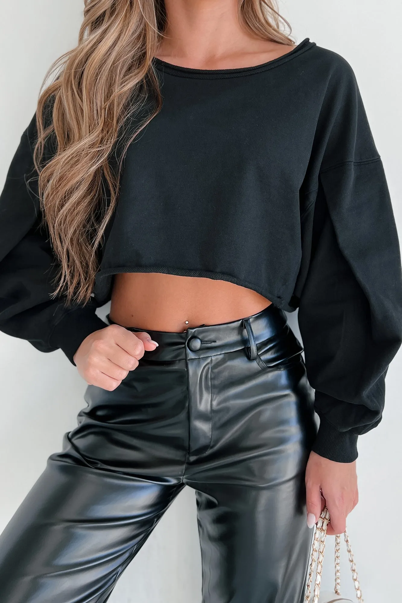 Swapping Stories Übergroßer Crop-Pullover (Schwarz)