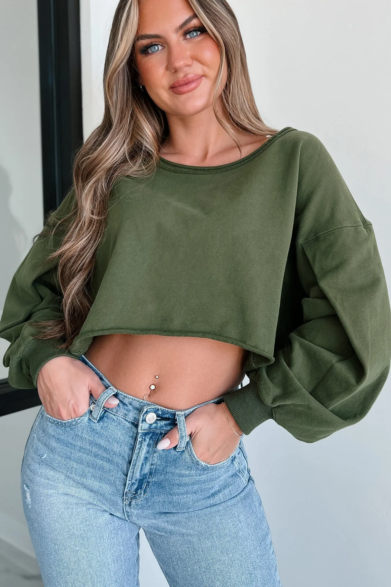 Swapping Stories Übergroßer Crop-Pullover (Olive)