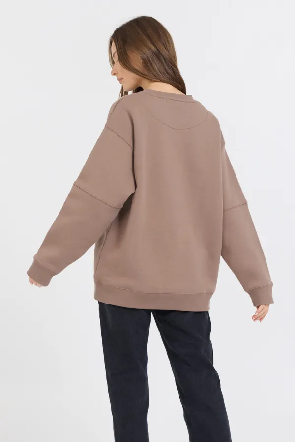 Taupe mit Roségold-Gewebe gefärbter Fleece-Pullover mit Glitzerdruck